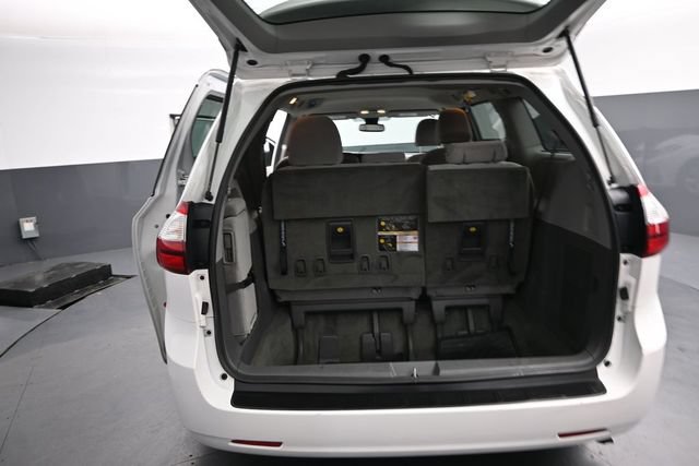 Used 2018 Toyota Sienna LE FWD image 23