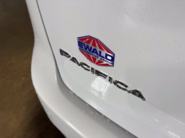 Used 2022 Chrysler Pacifica Touring-L FWD image 30