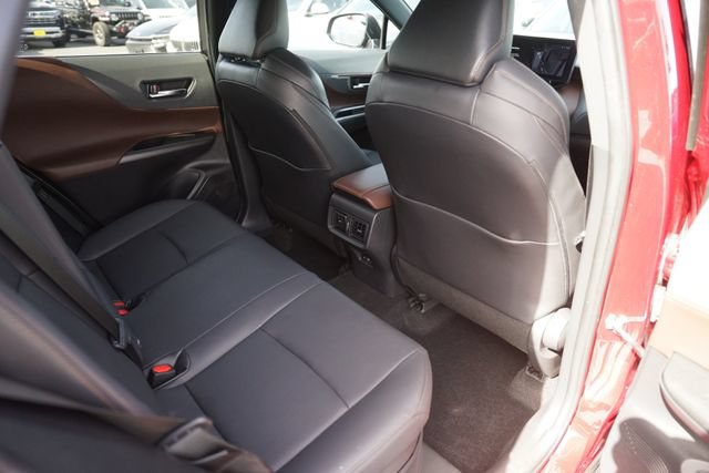 Used 2023 Toyota Venza XLE AWD/4WD image 14