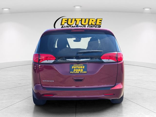 Used 2023 Chrysler Voyager LX FWD image 5