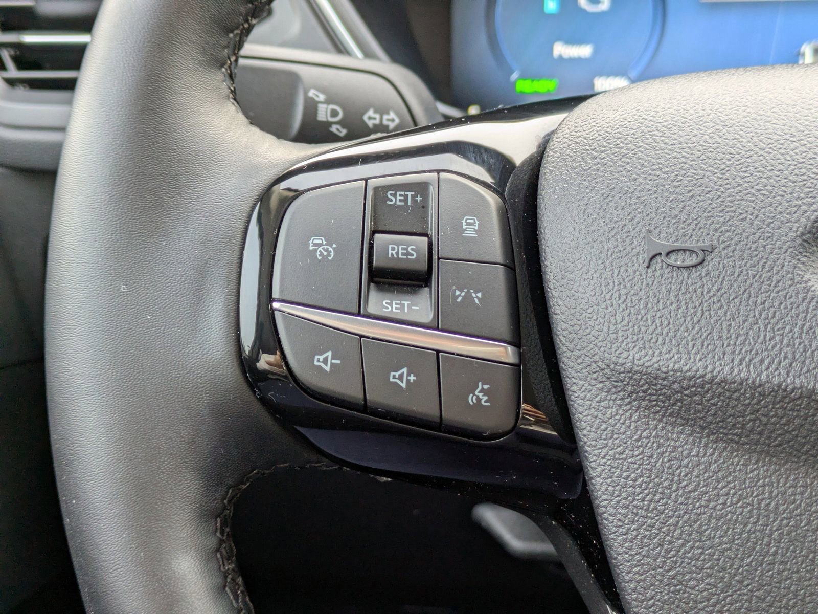 Certified 2025 Ford Escape Platinum image 29