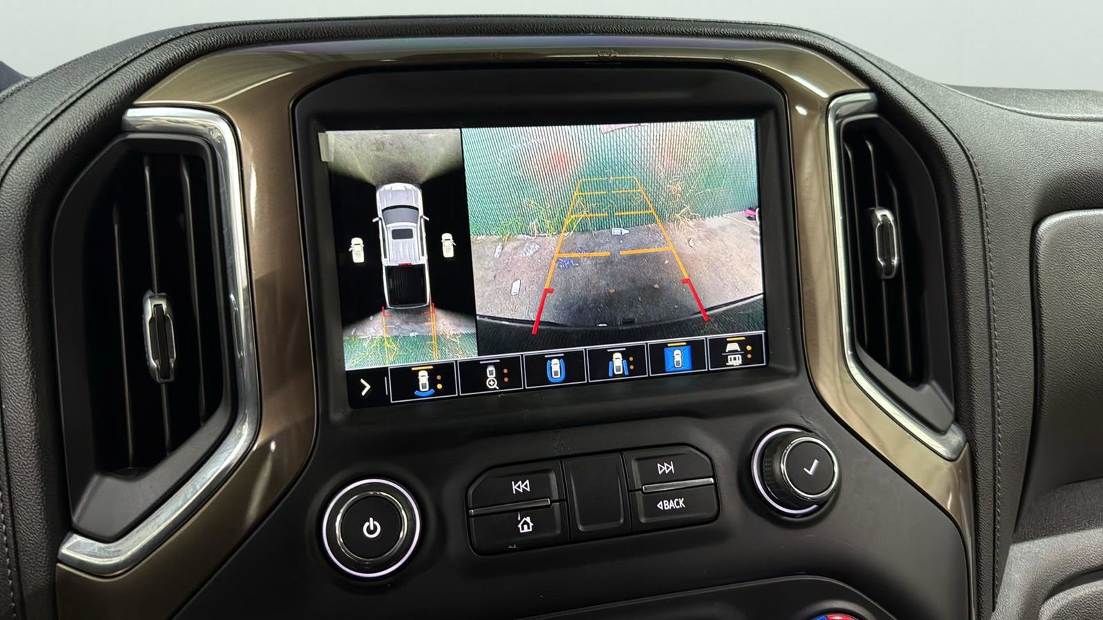 Used 2021 Chevrolet Silverado 1500 High Country w/ Technology Package image 19