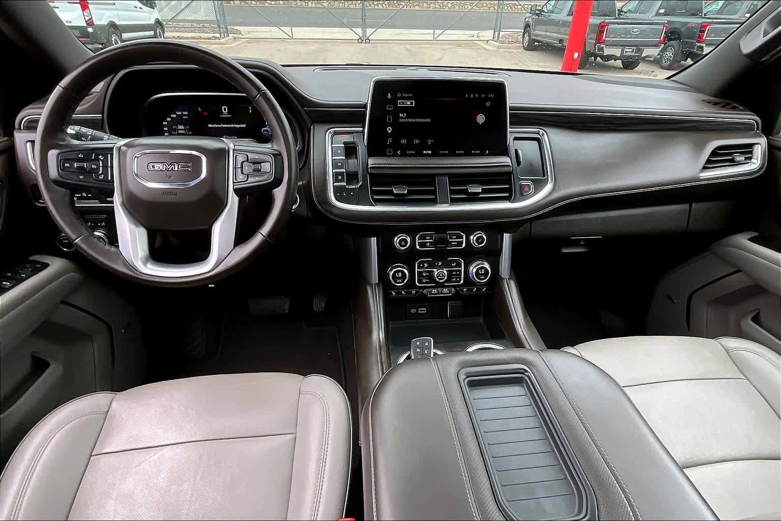 Used 2023 GMC Yukon SLT w/ SLT Luxury Package AWD/4WD image 16
