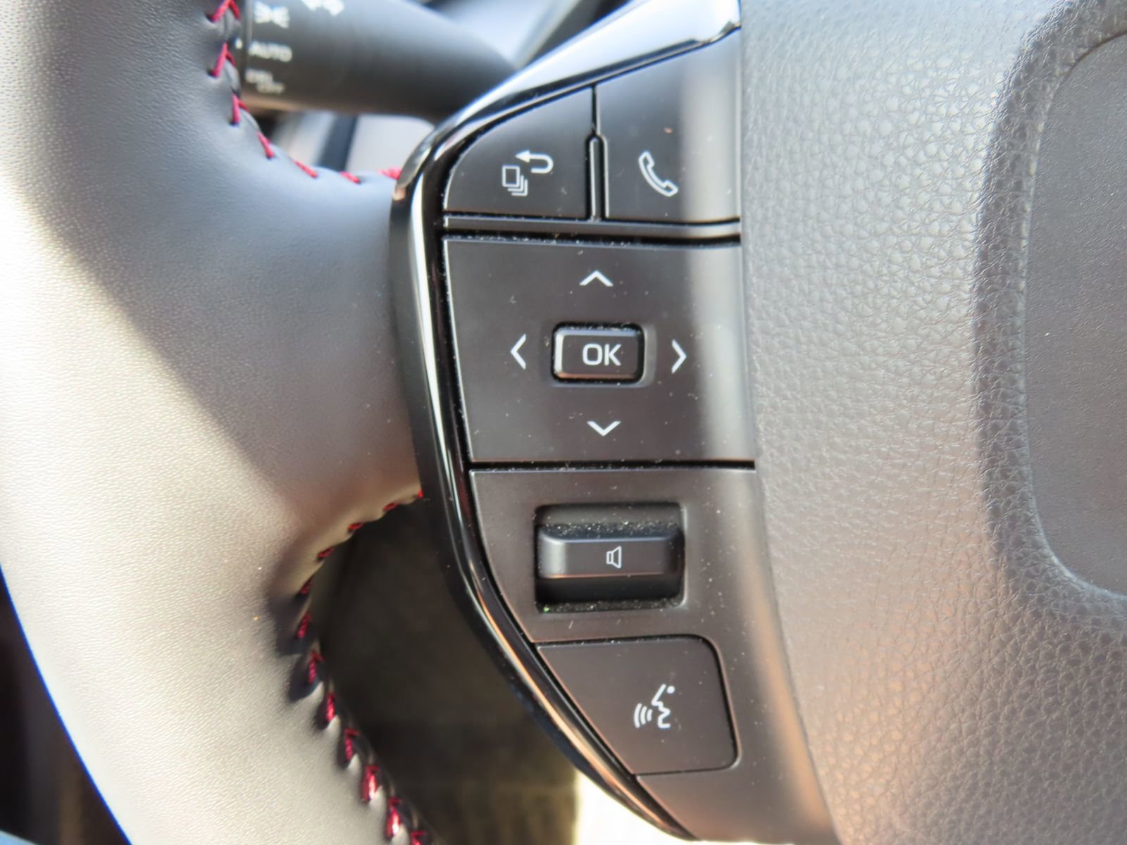 Used 2023 Toyota Prius Prime image 18