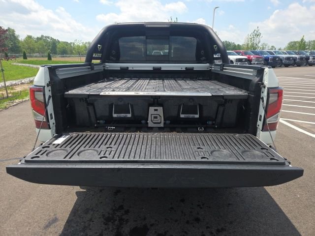 Used 2020 Nissan Titan SL w/ Moonroof Package AWD/4WD image 10