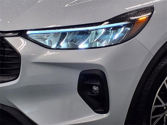 Certified 2025 Ford Escape SE w/ Class II Trailer Tow Package image 32