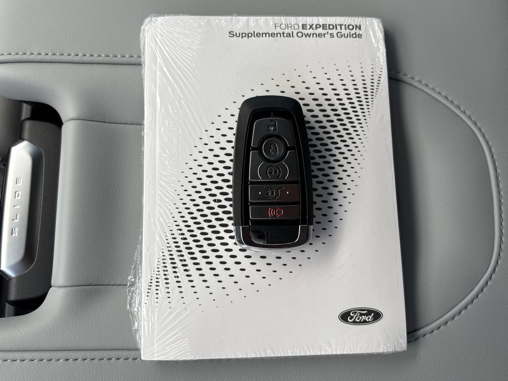 Certified 2025 Ford Expedition Max Platinum w/ Driver's Package AWD/4WD image 24