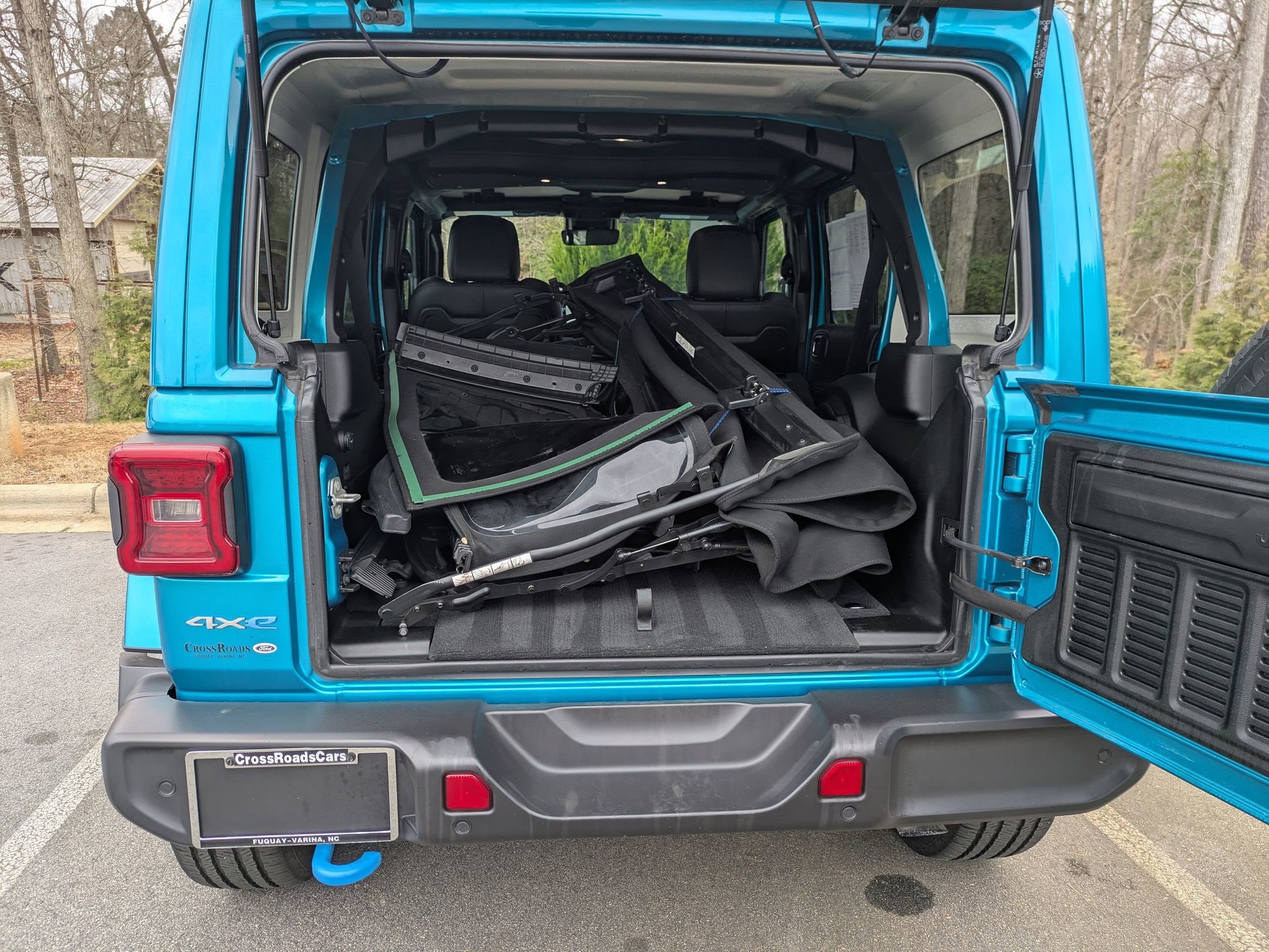 Used 2024 Jeep Wrangler Unlimited Sahara w/ Technology Group image 28