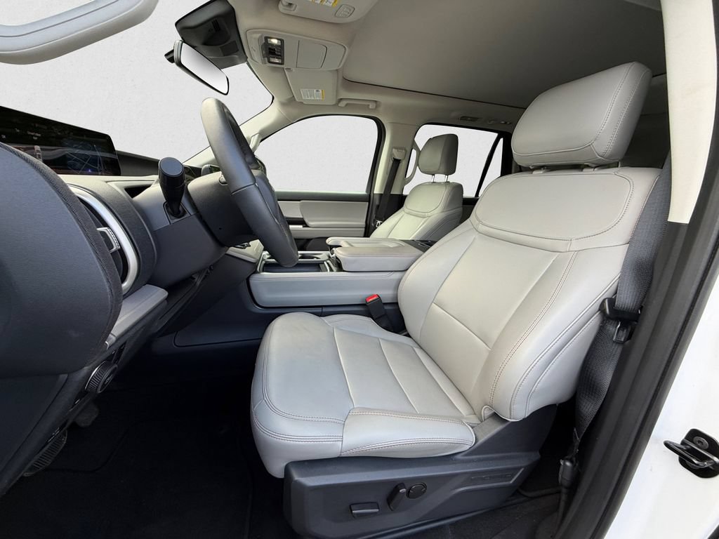 Certified 2025 Ford Expedition Active AWD/4WD image 9