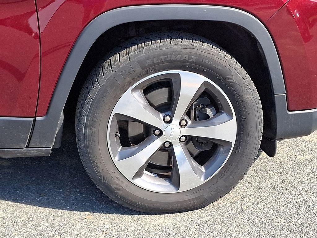 Used 2019 Jeep Cherokee Limited AWD/4WD image 8