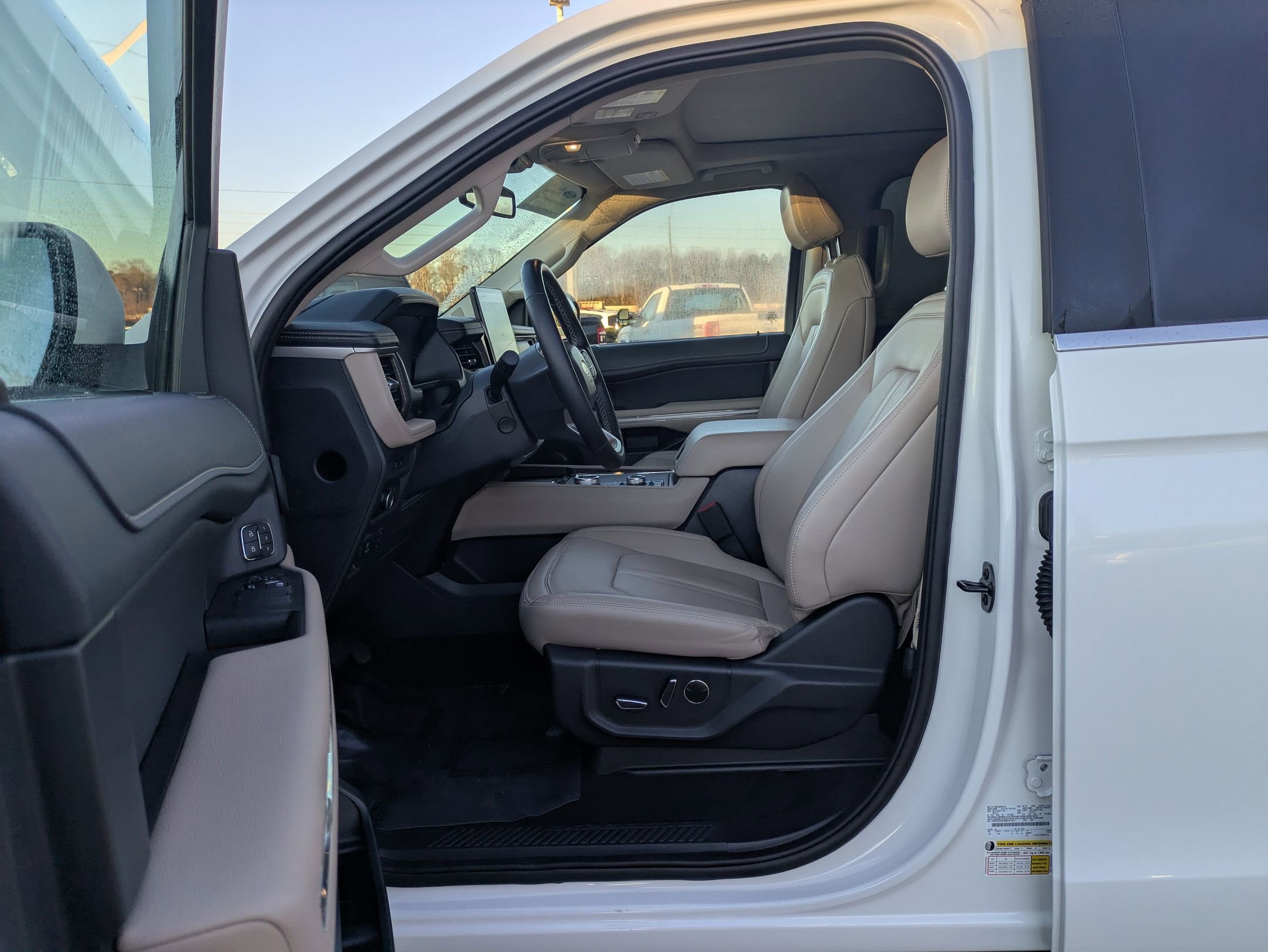 Certified 2024 Ford Expedition Limited image 15