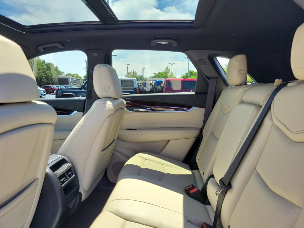 Used 2017 Cadillac XT5 Luxury w/ Driver Awareness Package AWD/4WD image 13
