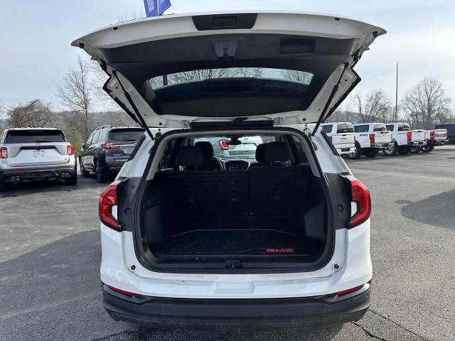 Used 2024 GMC Terrain SLE w/ Elevation Edition image 11