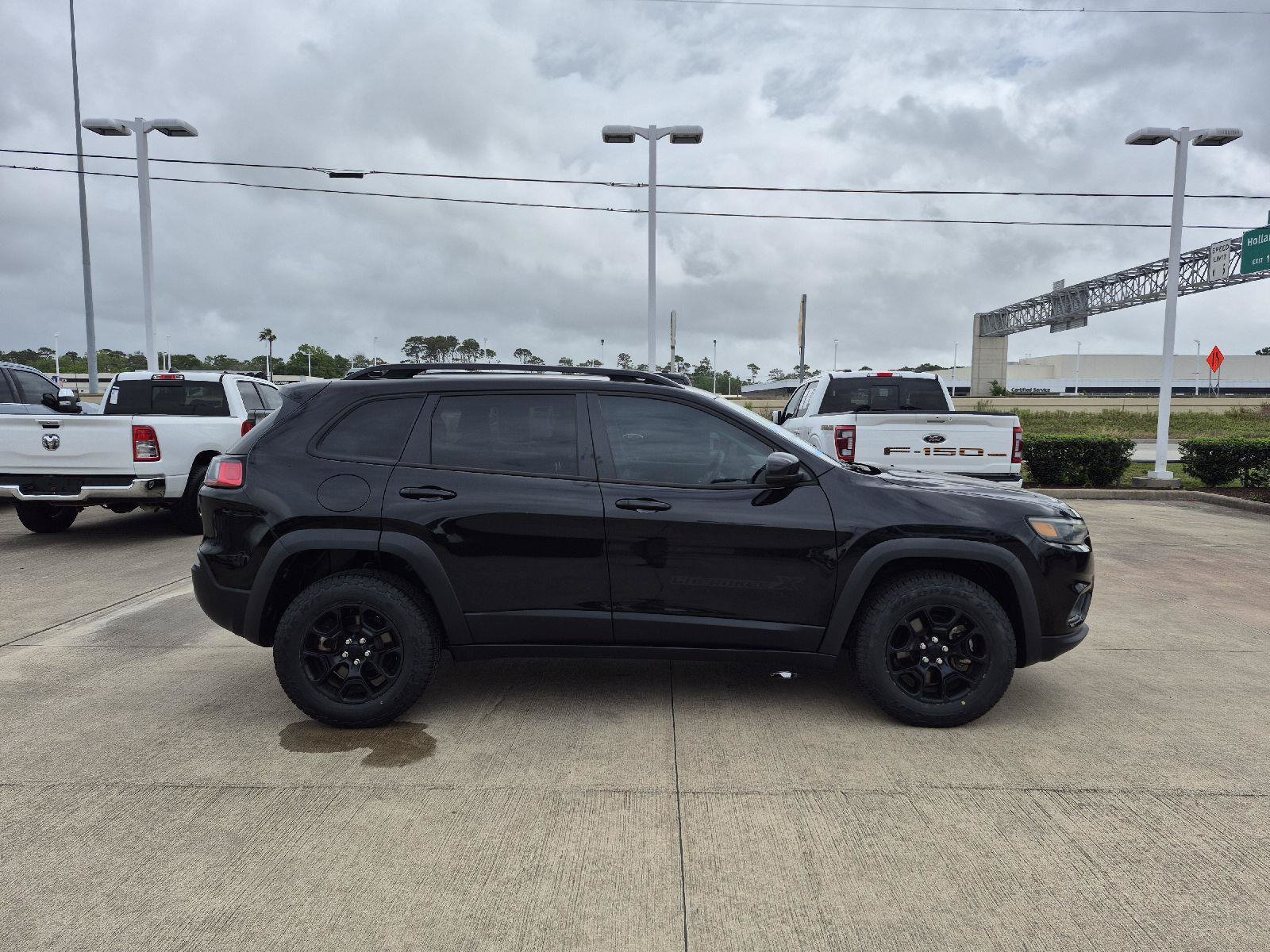 Used 2022 Jeep Cherokee Latitude AWD/4WD image 11