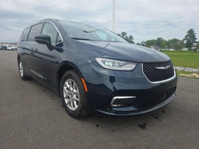 Used 2023 Chrysler Pacifica Touring-L