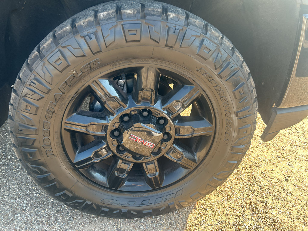 Used 2023 GMC Sierra 2500 AT4 w/ AT4 Premium Plus Package AWD/4WD image 8