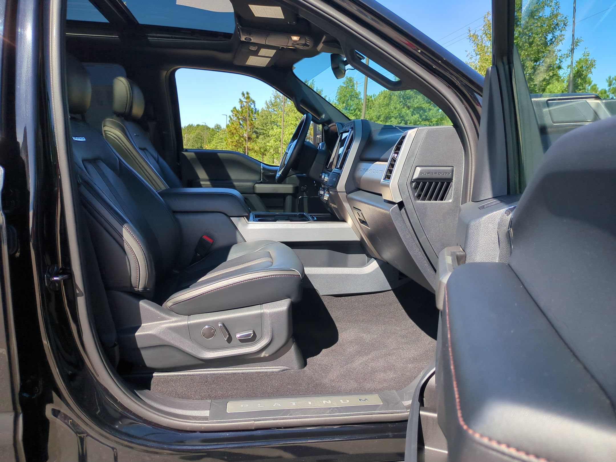 Certified 2022 Ford F250 Platinum w/ Tremor Off-Road Package AWD/4WD image 39
