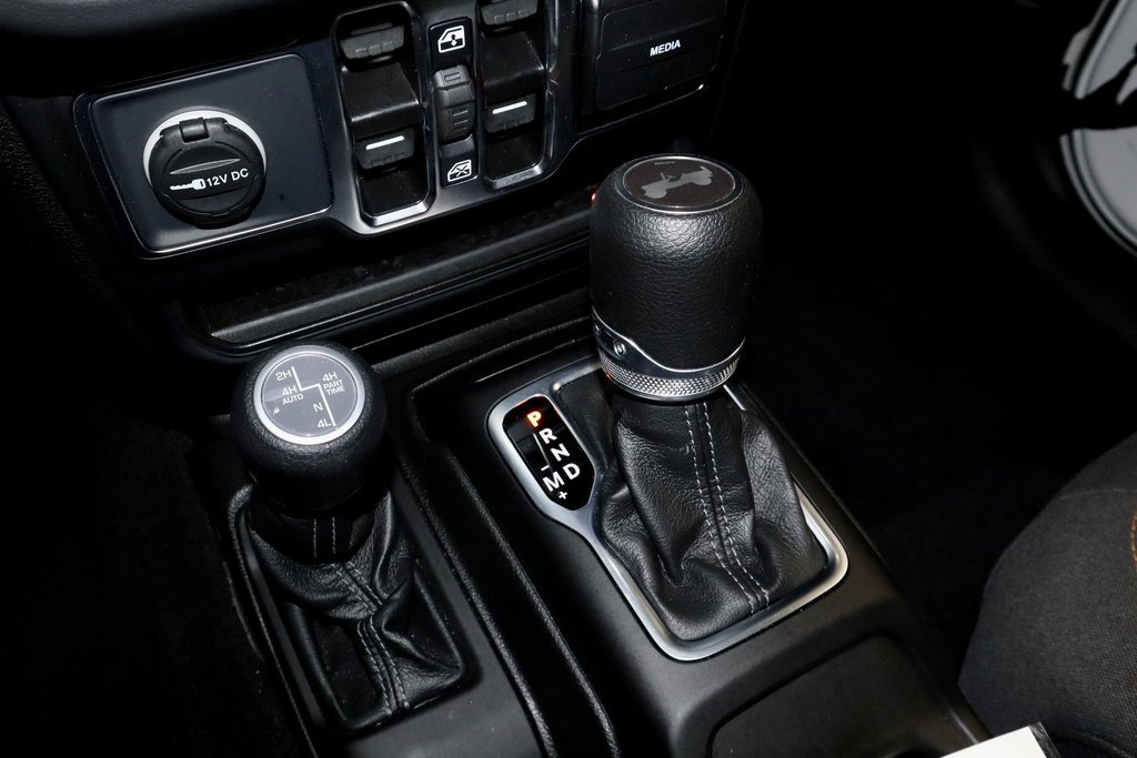 Used 2025 Jeep Wrangler Unlimited Sahara image 32