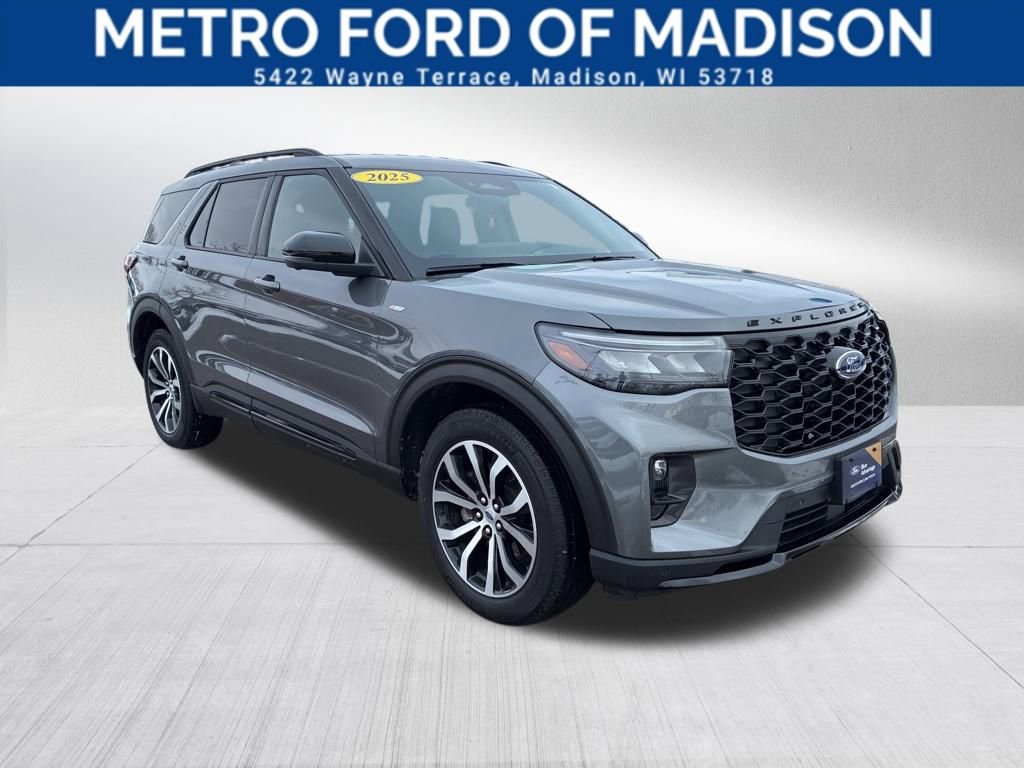 Certified 2025 Ford Explorer ST-Line image 2