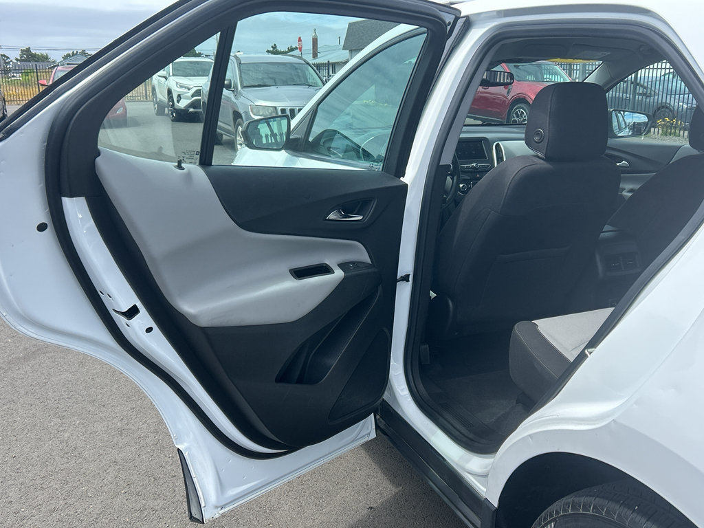 Used 2021 Chevrolet Equinox LS AWD/4WD image 31
