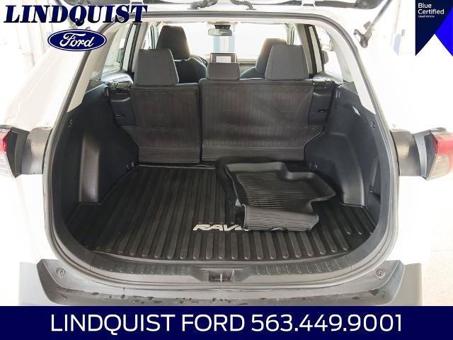 Used 2021 Toyota RAV4 LE AWD/4WD image 21
