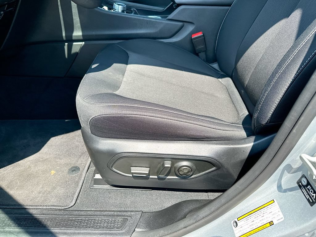 Used 2024 Jeep Grand Cherokee Laredo X w/ Luxury Tech Group I RWD image 9