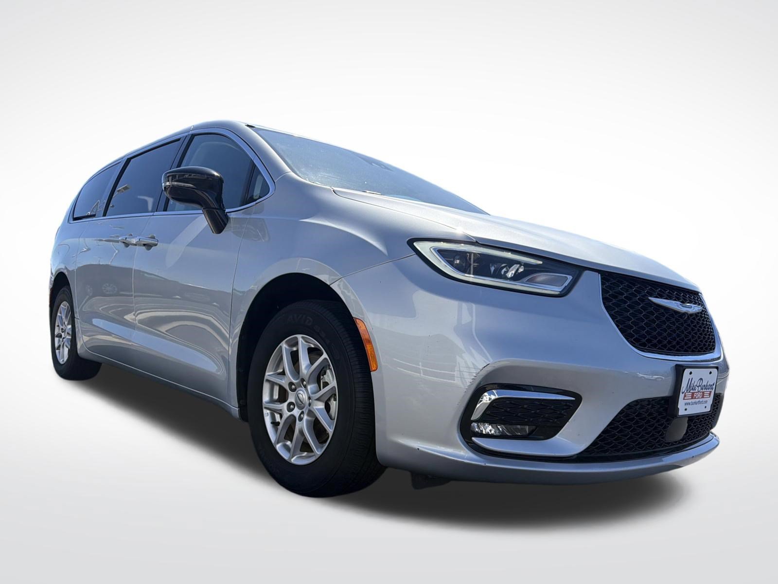 Used 2024 Chrysler Pacifica Touring-L FWD image 5