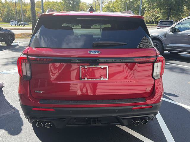 Certified 2025 Ford Explorer ST AWD/4WD image 4