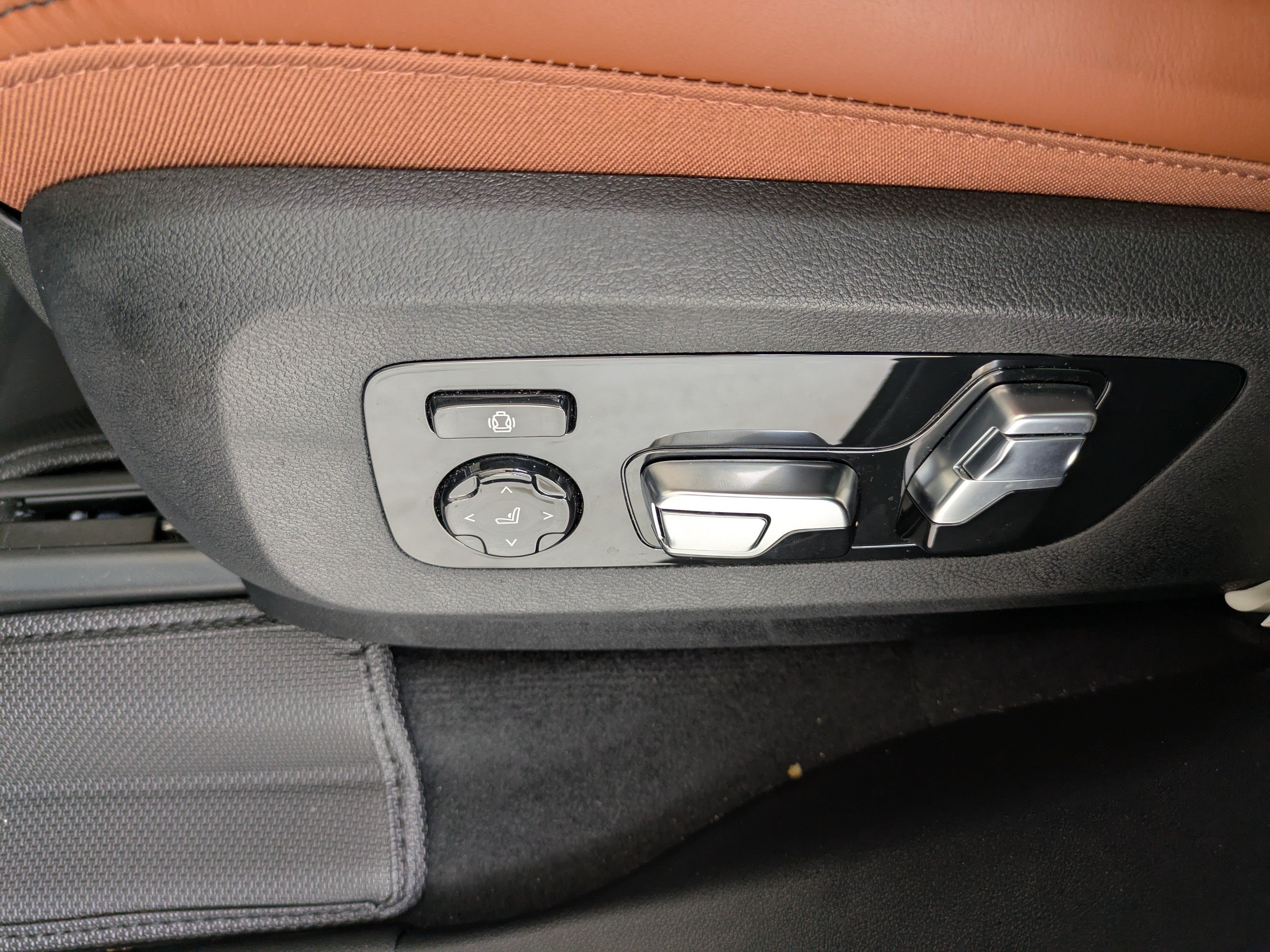 Used 2025 BMW X7 M60i AWD/4WD image 23