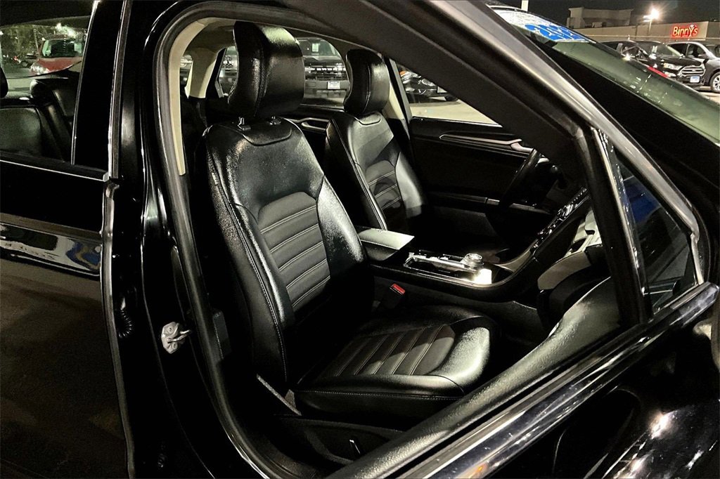 Certified 2017 Ford Fusion SE w/ Equipment Group 601A image 7