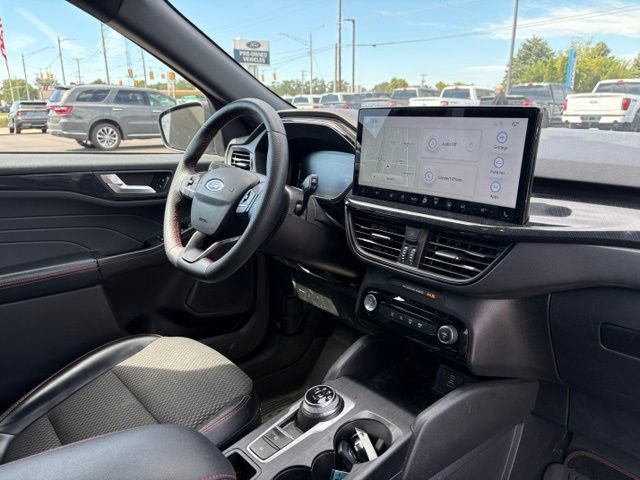 Certified 2023 Ford Escape ST-Line w/ Tech Pack #1 AWD/4WD image 9