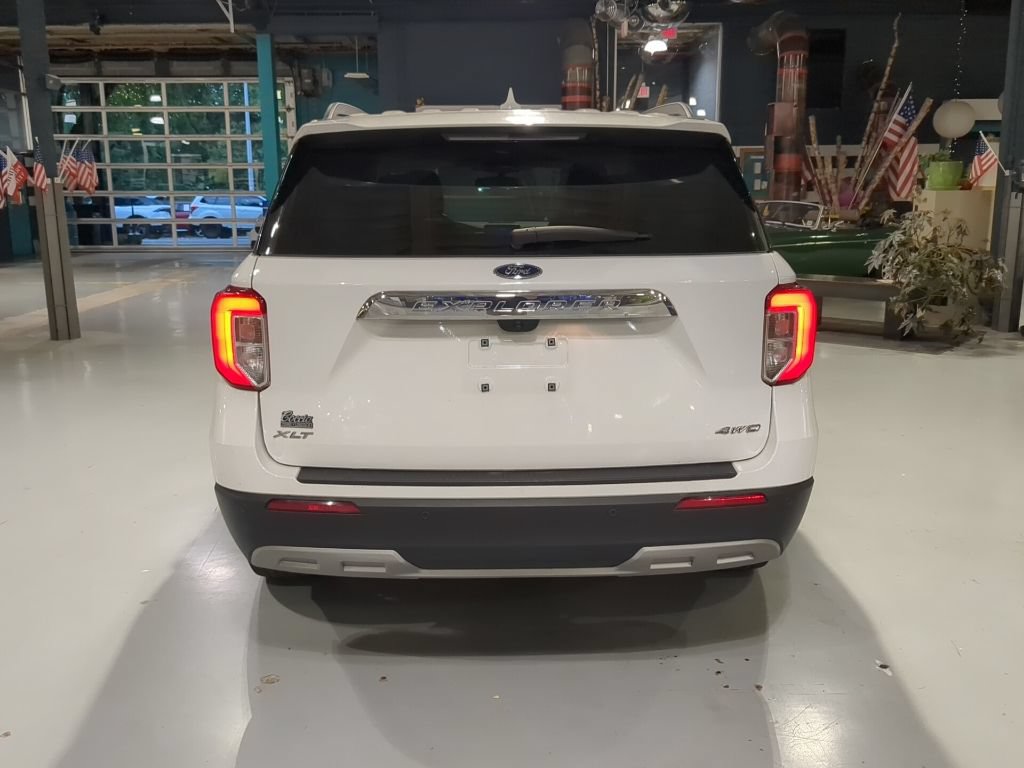 Certified 2023 Ford Explorer XLT w/ Equipment Group 202A AWD/4WD image 9