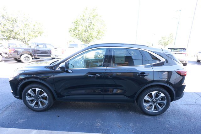 Certified 2025 Ford Escape Platinum w/ Premium Technology Package AWD/4WD image 9