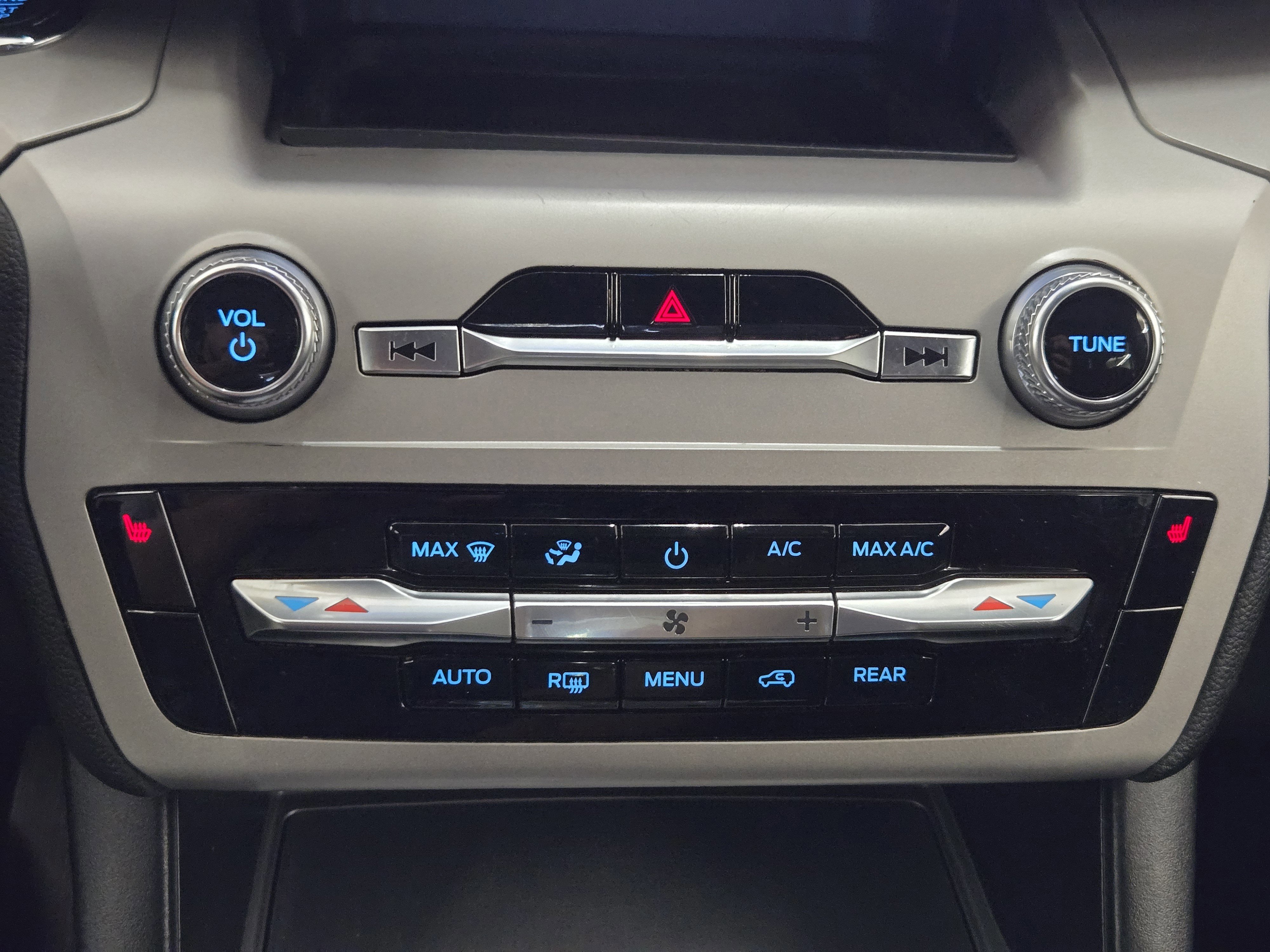 Certified 2022 Ford Explorer XLT RWD image 18