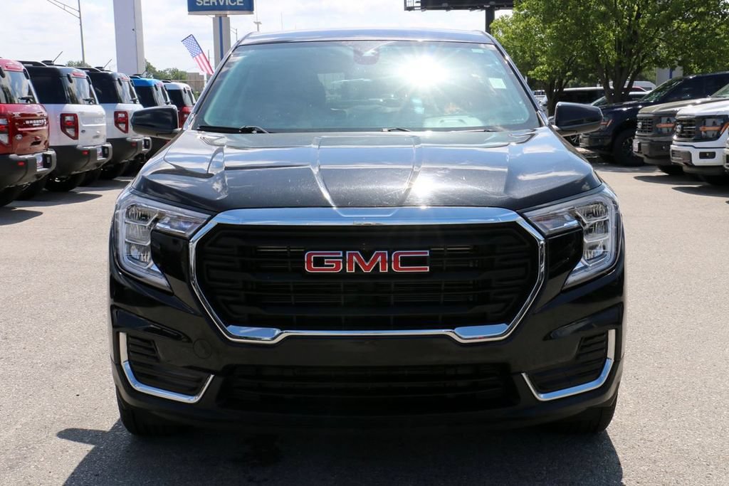 Used 2024 GMC Terrain SLE AWD/4WD image 3
