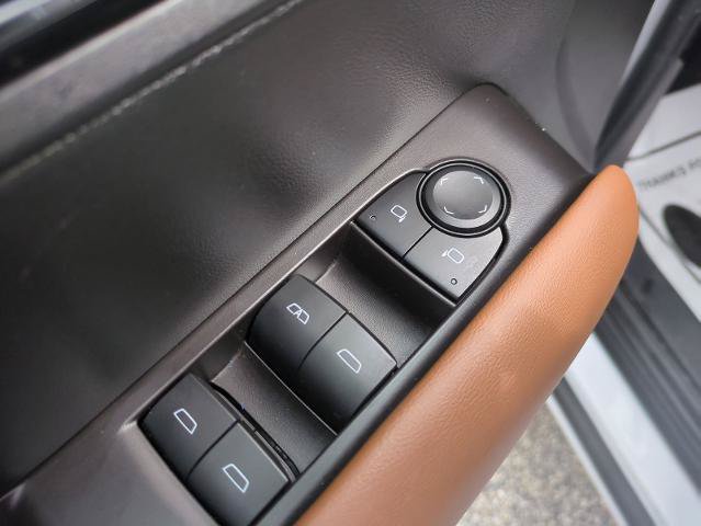 Used 2024 GMC Canyon AT4 w/ Technology Package AWD/4WD image 11