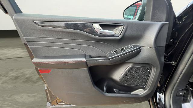 Certified 2025 Ford Escape ST-Line AWD/4WD image 16