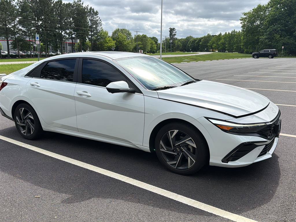 Used 2024 Hyundai Elantra Limited FWD image 2