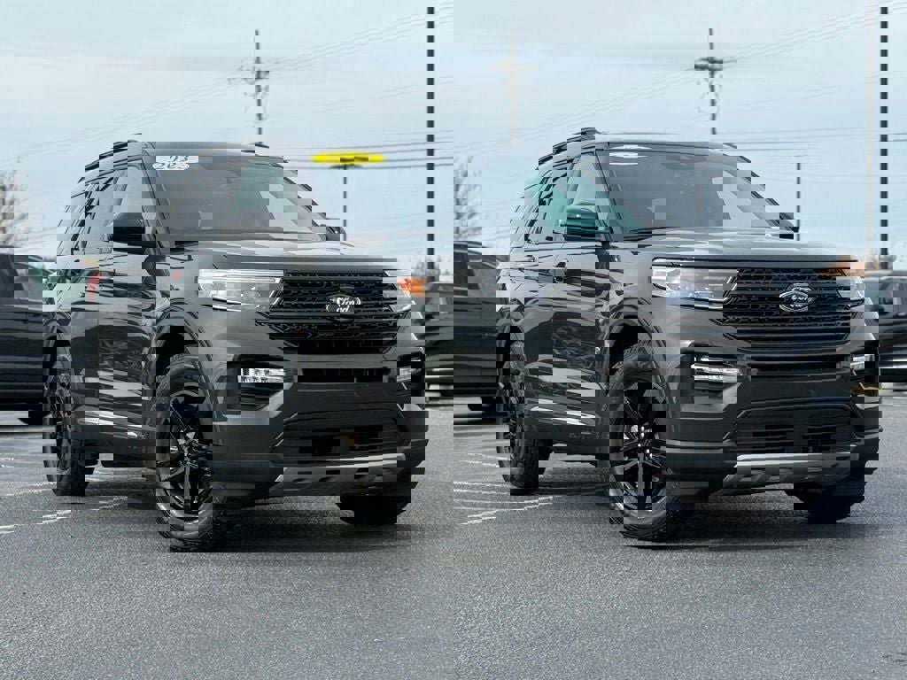 Certified 2023 Ford Explorer XLT w/ Equipment Group 202A image 2