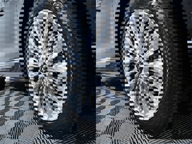 Certified 2022 Ford Edge Titanium w/ Equipment Group 301A image 2