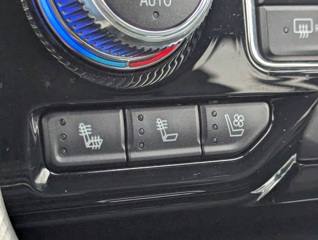 Used 2023 GMC Yukon Denali image 32