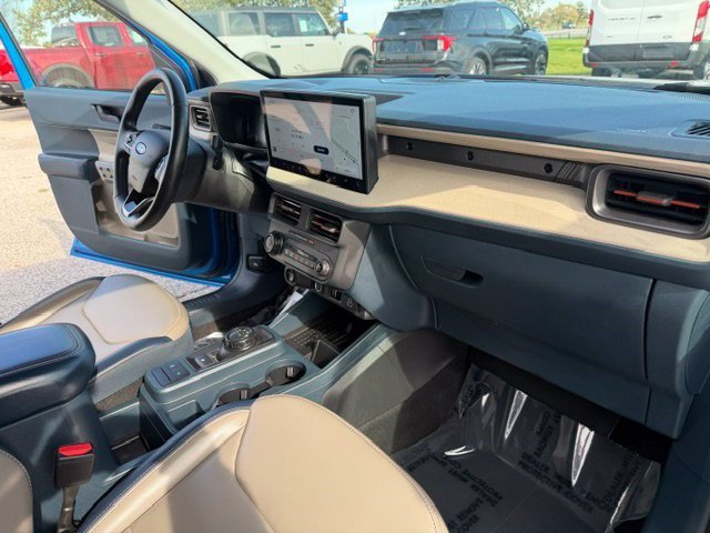 Certified 2025 Ford Maverick Lariat w/ 4K Tow Package AWD/4WD image 39