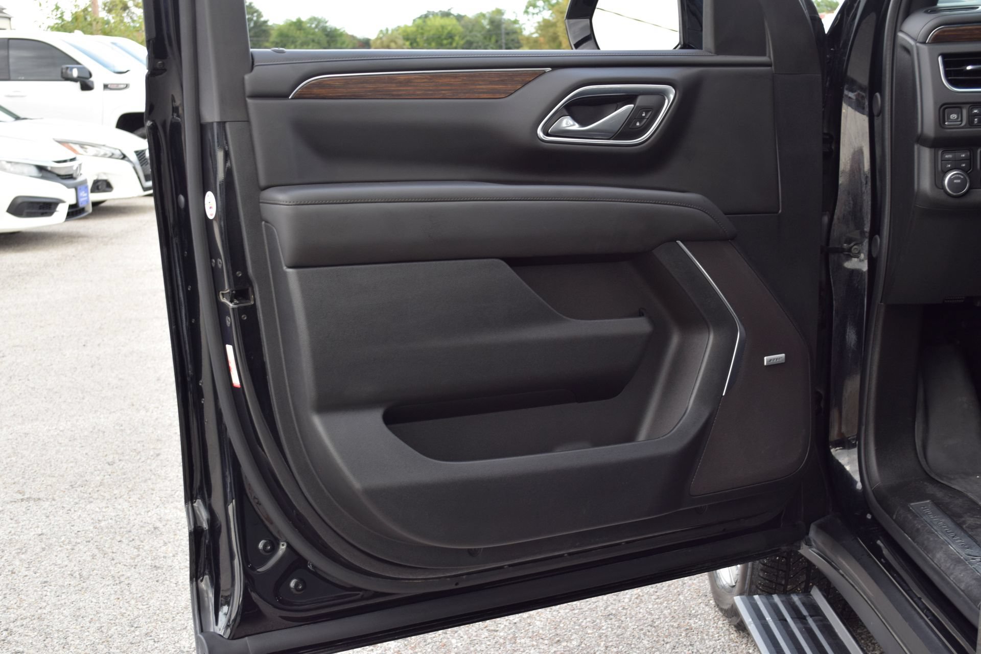 Used 2024 Chevrolet Tahoe High Country w/ Premium Package AWD/4WD image 16