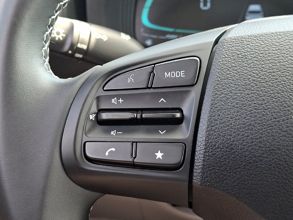 Used 2024 Hyundai Venue SEL FWD image 21
