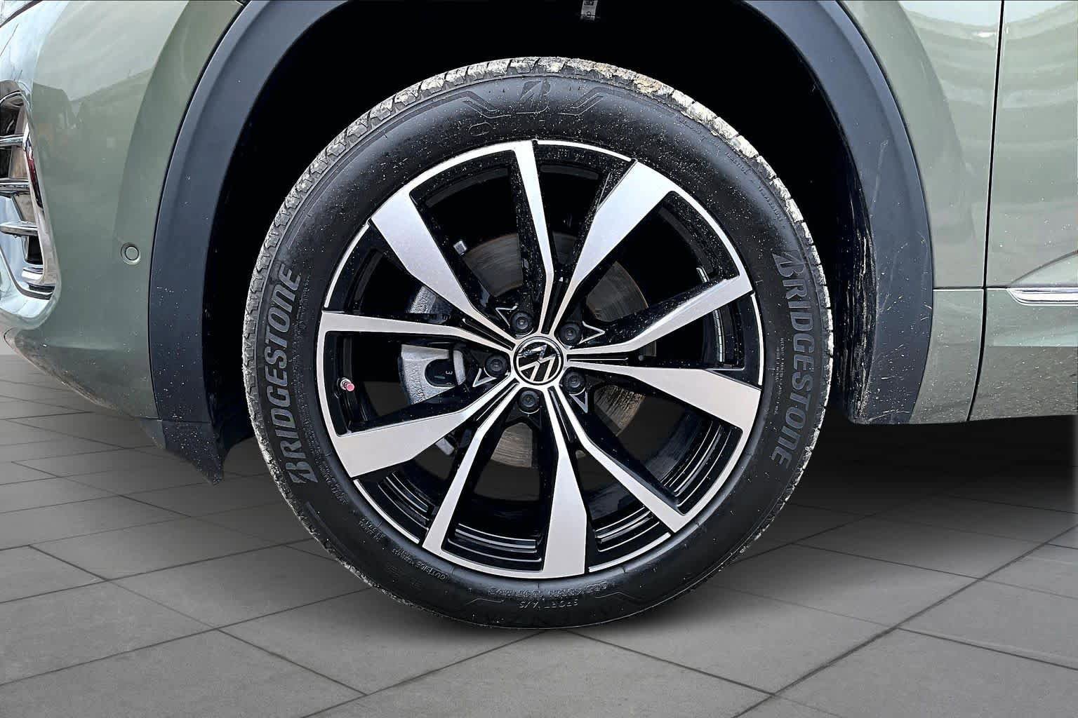 Used 2025 Volkswagen Atlas SEL Premium R-Line AWD/4WD image 11