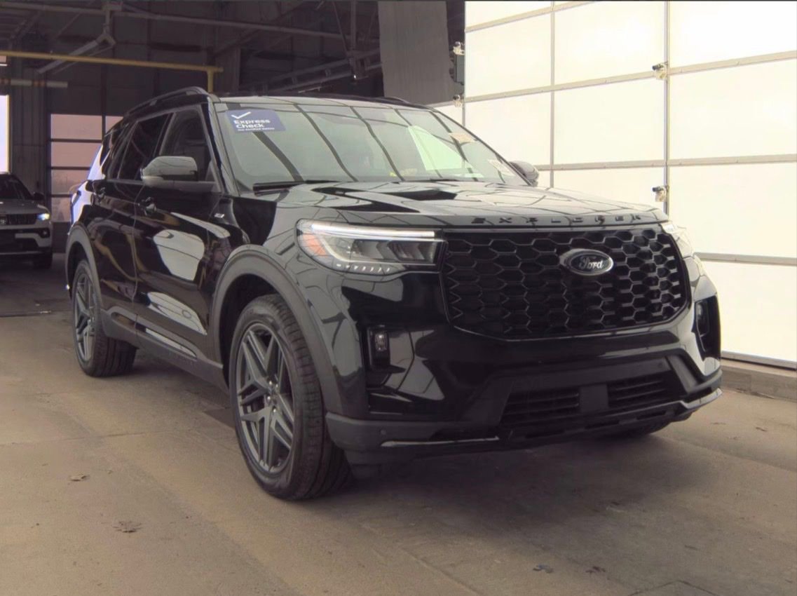 Certified 2025 Ford Explorer ST-Line w/ Premium Package AWD/4WD image 1