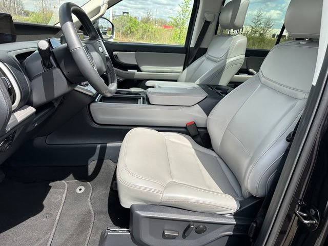 Certified 2025 Ford Expedition Active AWD/4WD image 25