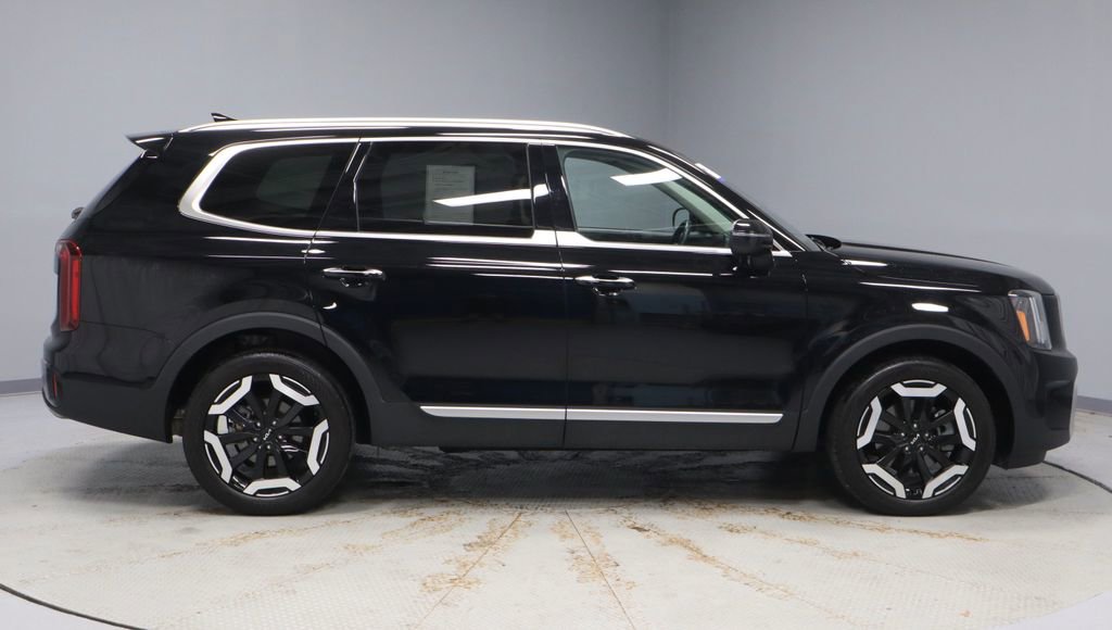 Used 2025 Kia Telluride S FWD image 13
