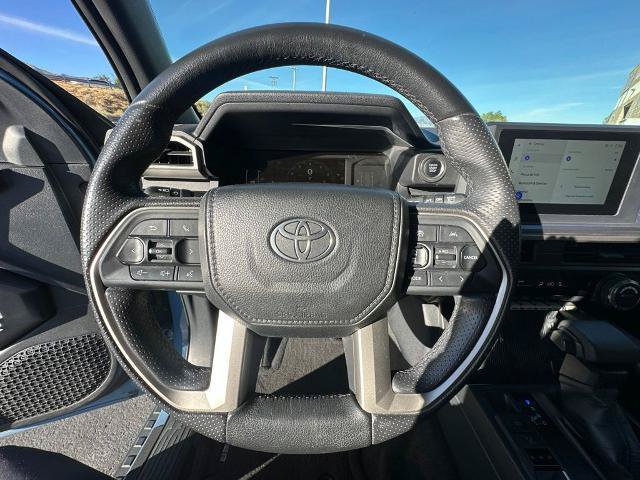 Used 2025 Toyota 4Runner SR5 AWD/4WD image 18