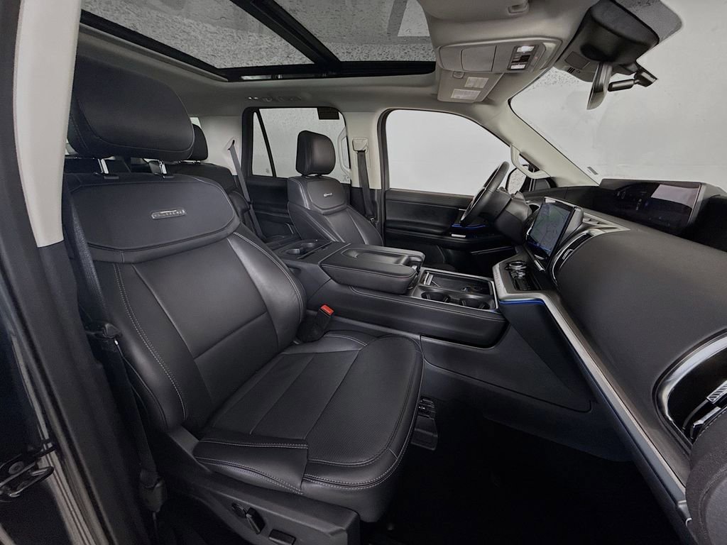 Certified 2025 Ford Expedition Platinum image 31